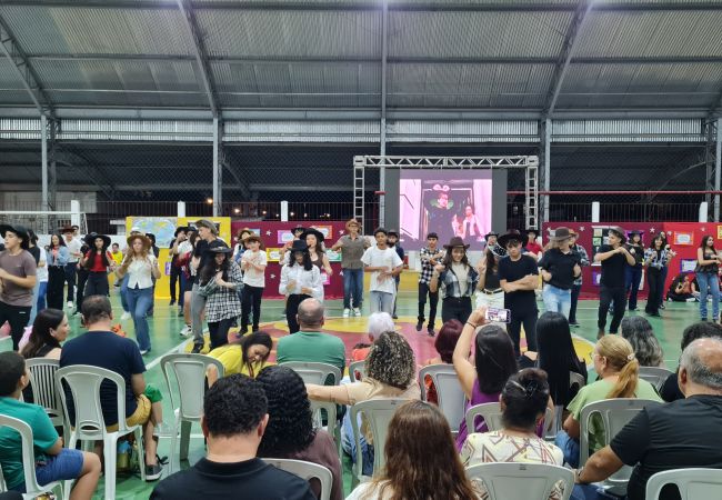 MUSICAL “CANTOS E ENCANTOS DO MUNDO”