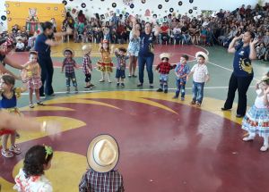 XVI ARRAIÁ DO COLÉGIO FÊNIX UMA FESTA DE MUITA ALEGRIA E INTERAÇÃO