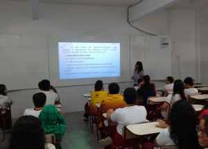 Palestra com a Psicóloga Rejane e o Prof. Sales sobre a adolescência.