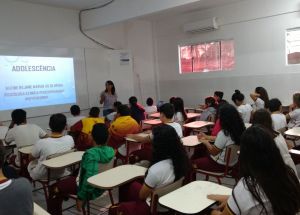 Palestra com a Psicóloga Rejane e o Prof. Sales sobre a adolescência.