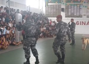 APRESENTAÇÃO DA POLICIA MILITAR