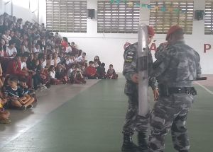 APRESENTAÇÃO DA POLICIA MILITAR