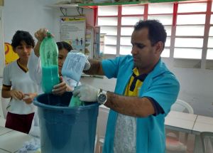 Aula no Laboratório de Química e Física